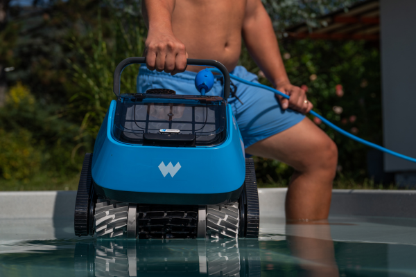 AZURO WARRIOR 2 - filter water volume 14m3/h; cleaning cycle 2hours, cleans bottom&wall